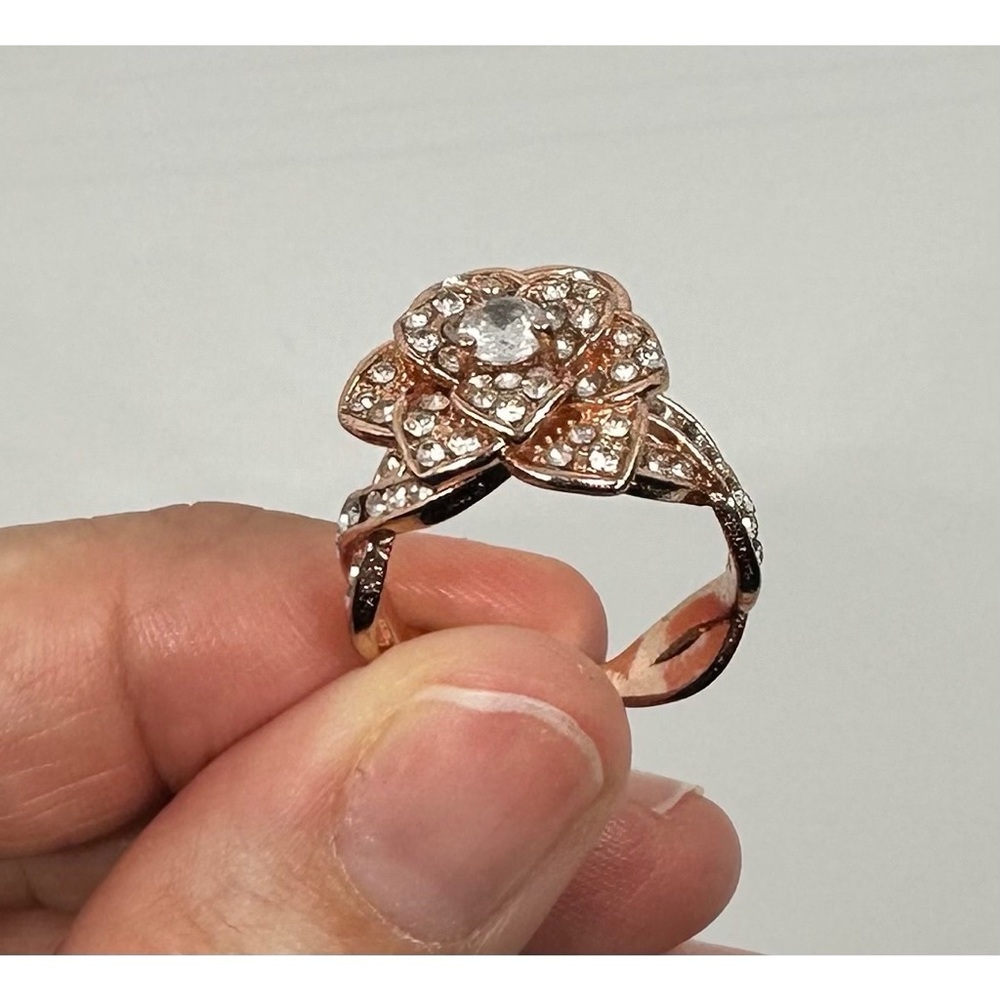 🆕 Rose Gold Rhinestone Ring - Picture 8 of 12